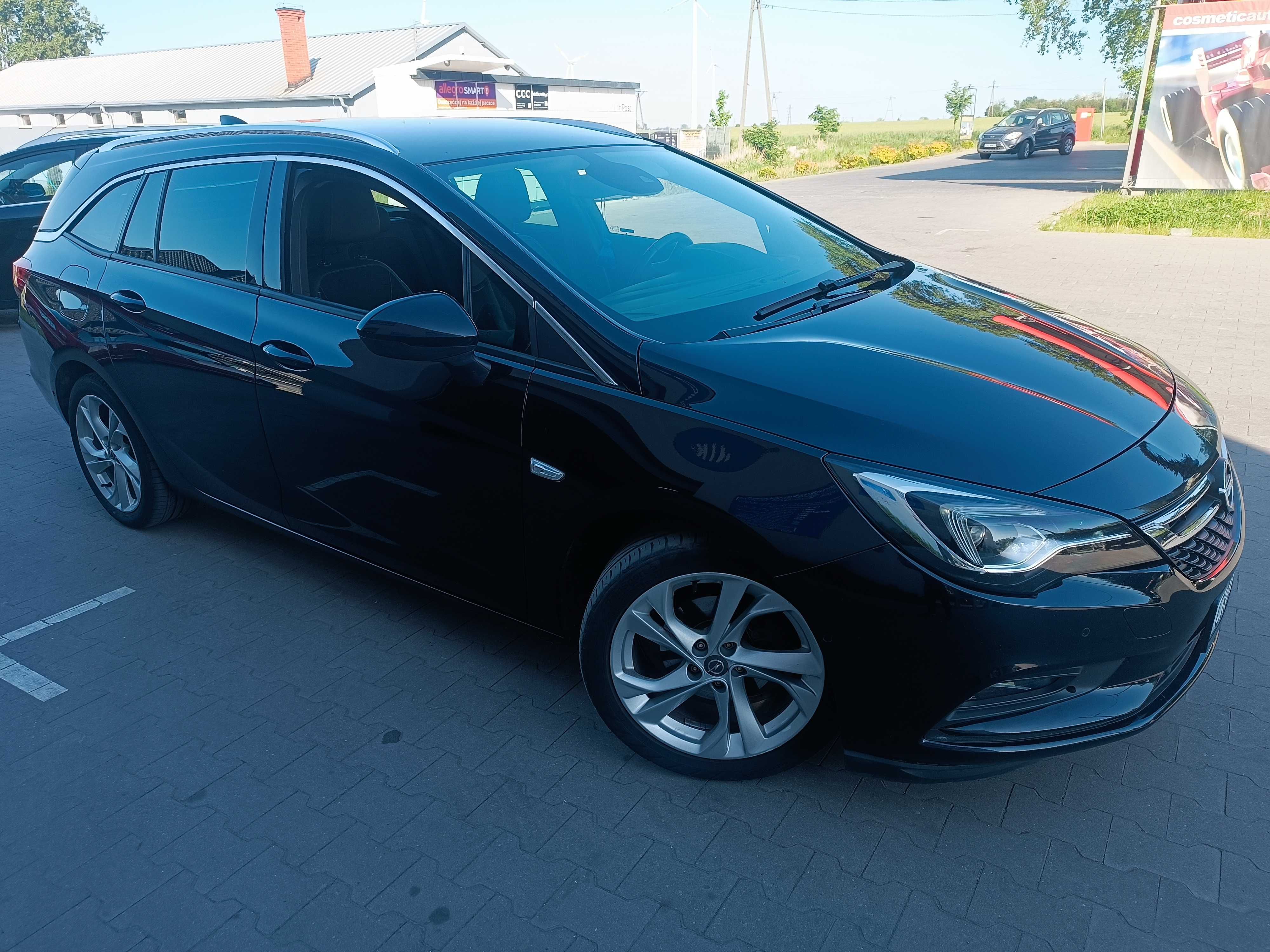 Opel Astra Sports Tourer  bogata wersja