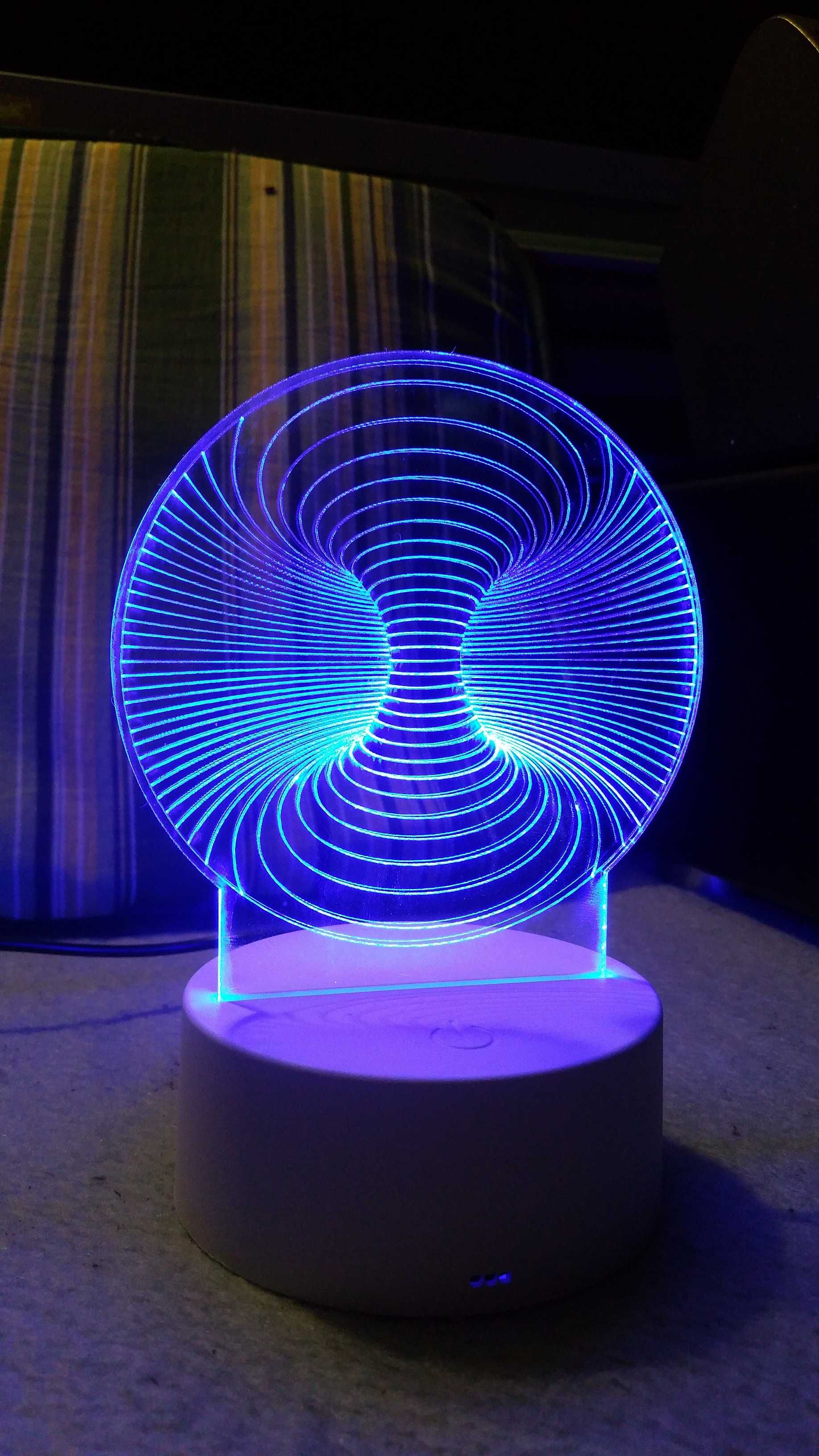 Lampka Nocna 3D LED USB Prezent