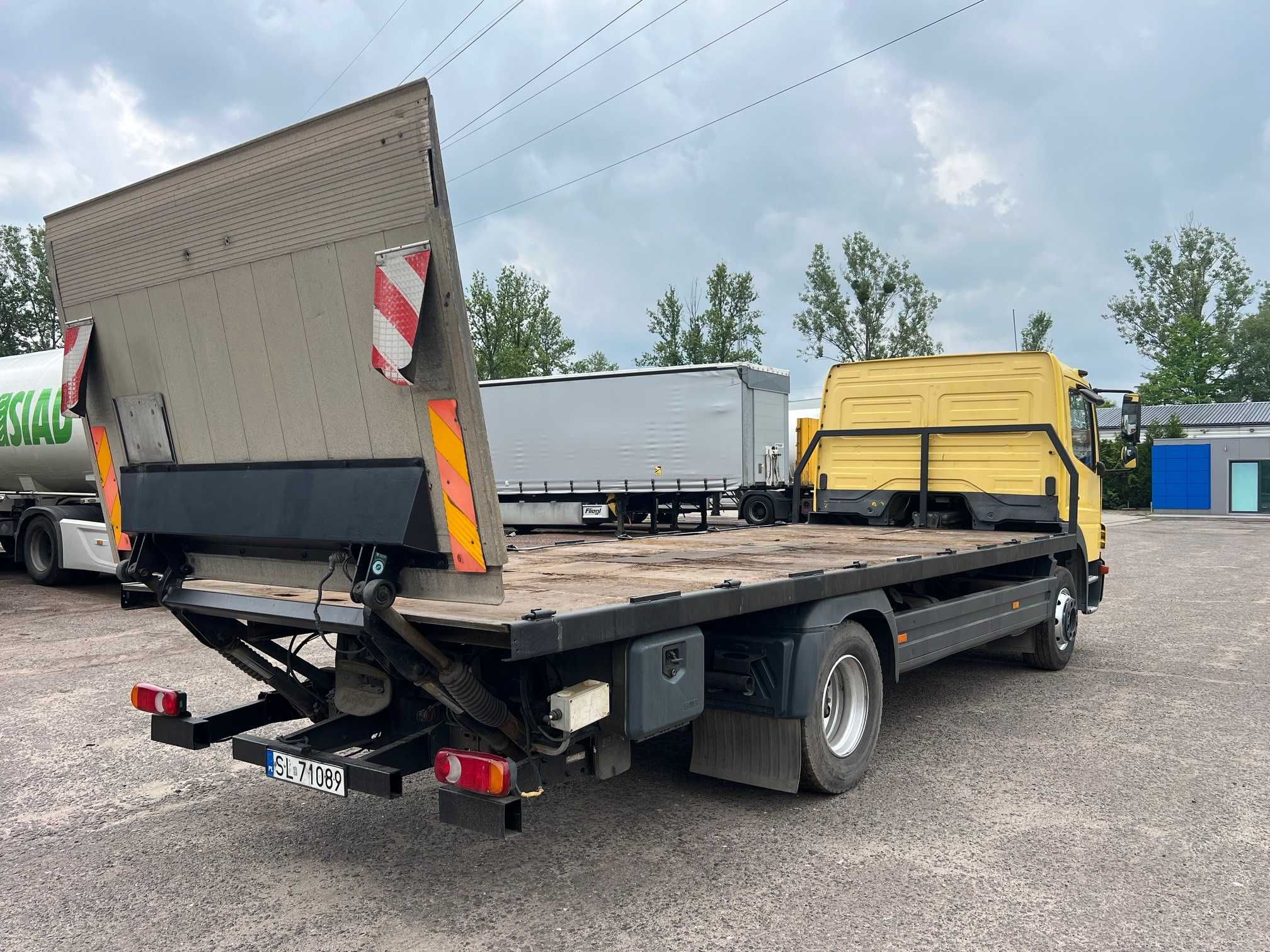 Mercedes Atego 1523 niski przebieg z windą  załadowczą - 1 właściciel