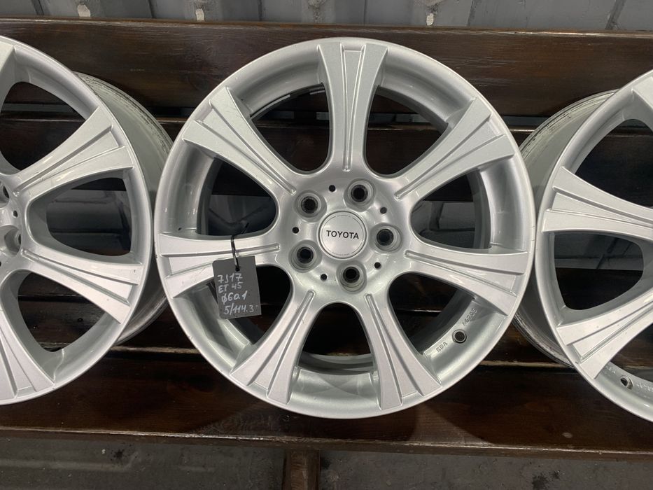 99 Литые немецкие диски Toyota 5/114.3 R17 et45