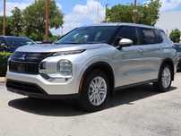 Mitsubishi Outlander Es      2024