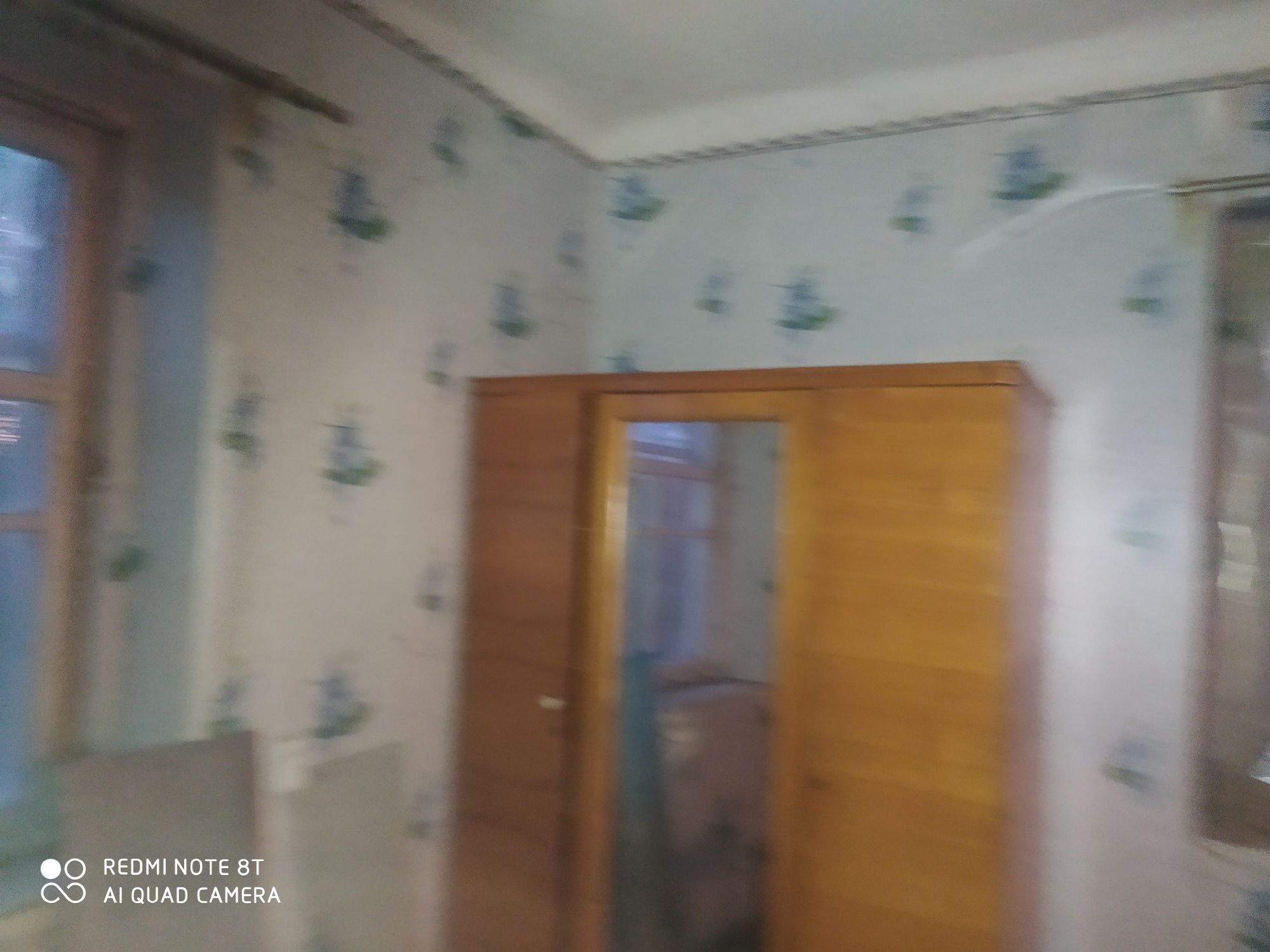 Продам  участок  15  соток  с  домом  в  Полтаве.