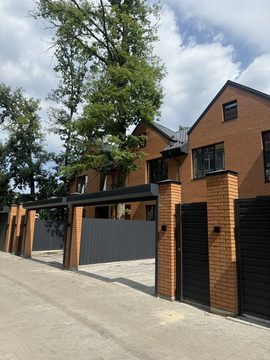 Таунхаус з окремим двориком! Центр Ірпеня! 85000$