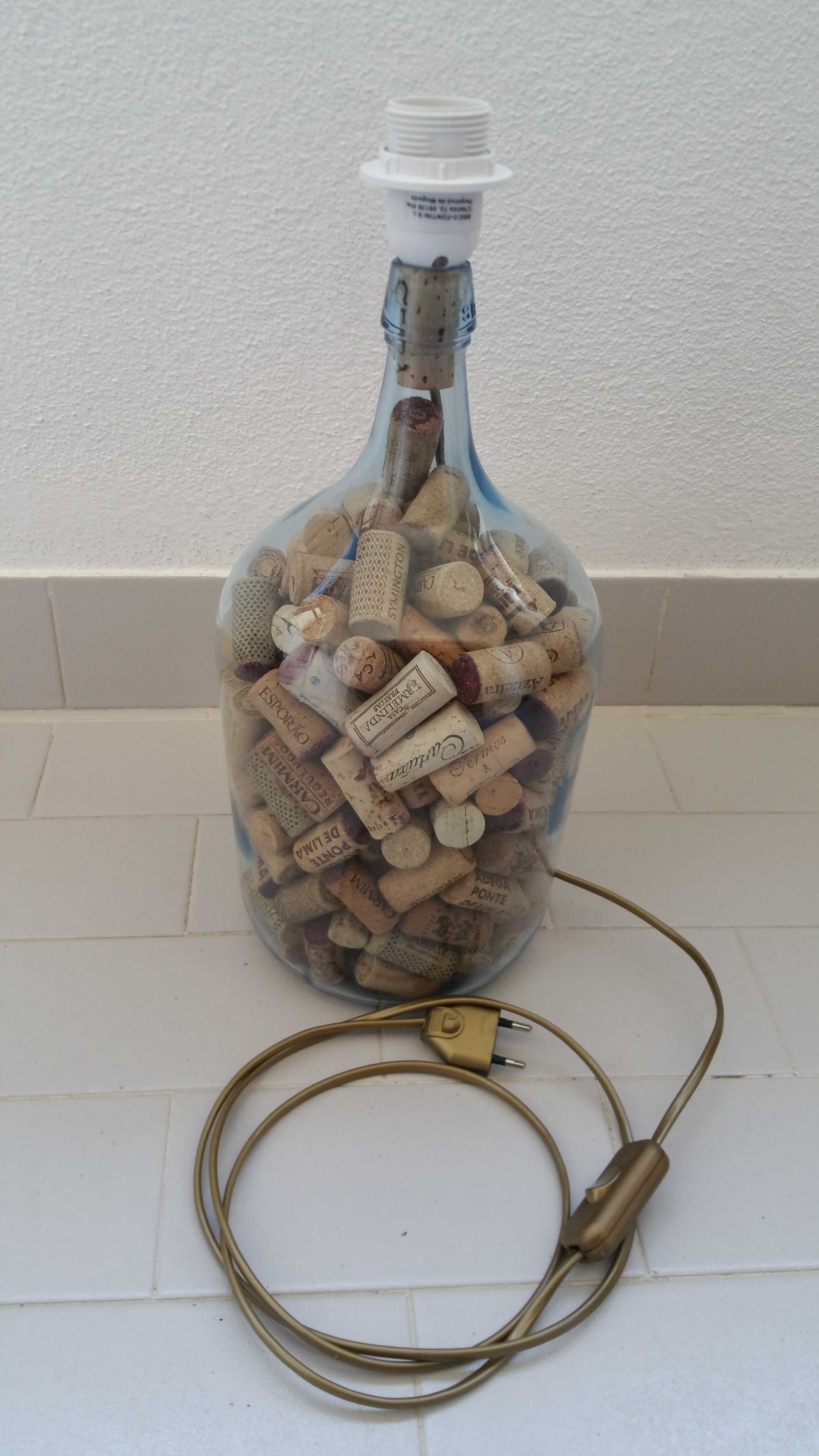 Candeeiro garrafão 5L electrificado rolhas garrafas vinho s/ abajur.