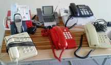 Seis telefones fixos + um telefone portátil