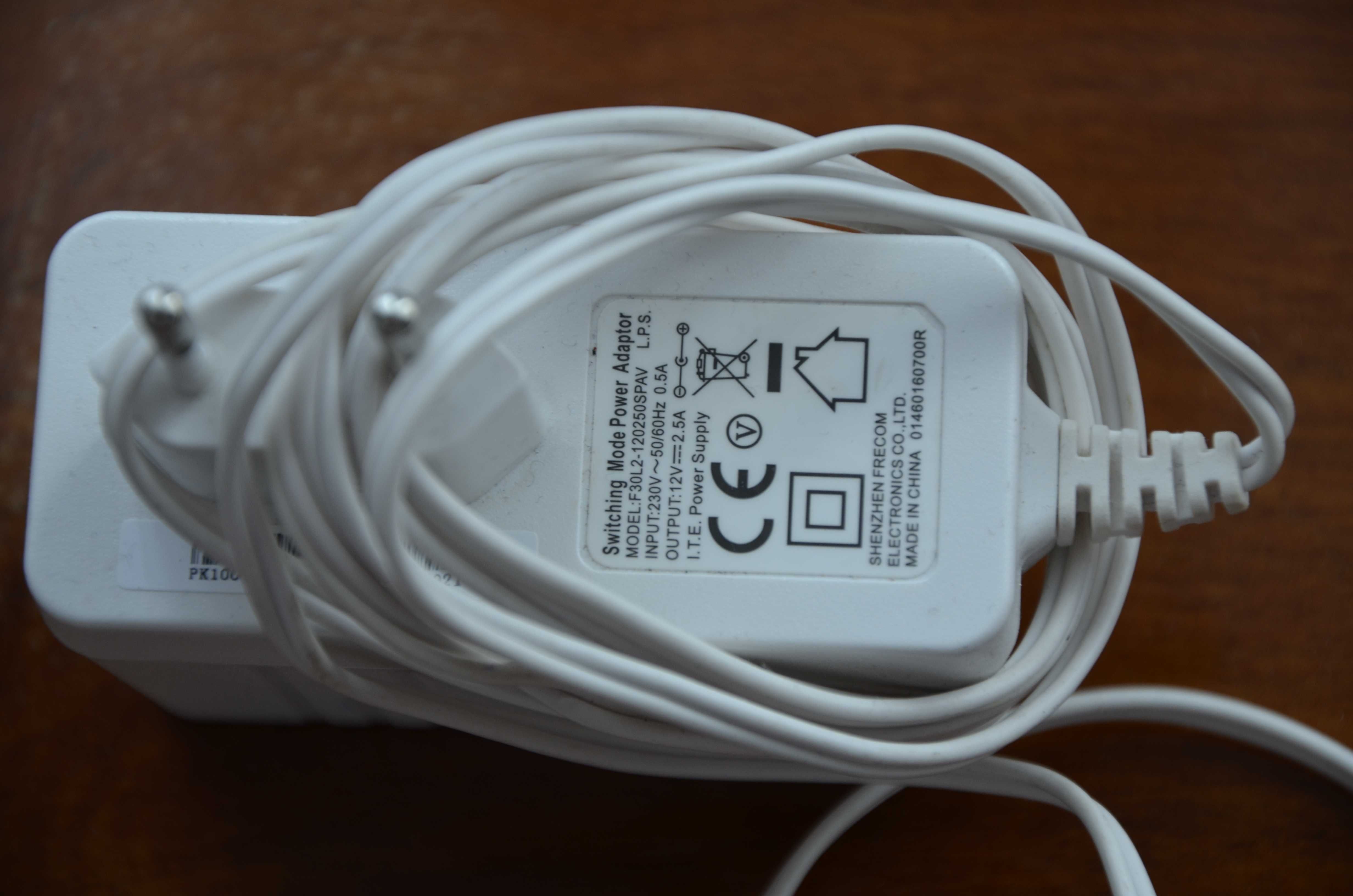 adapter do modemu internetowego specyfikacja na zdjęciu