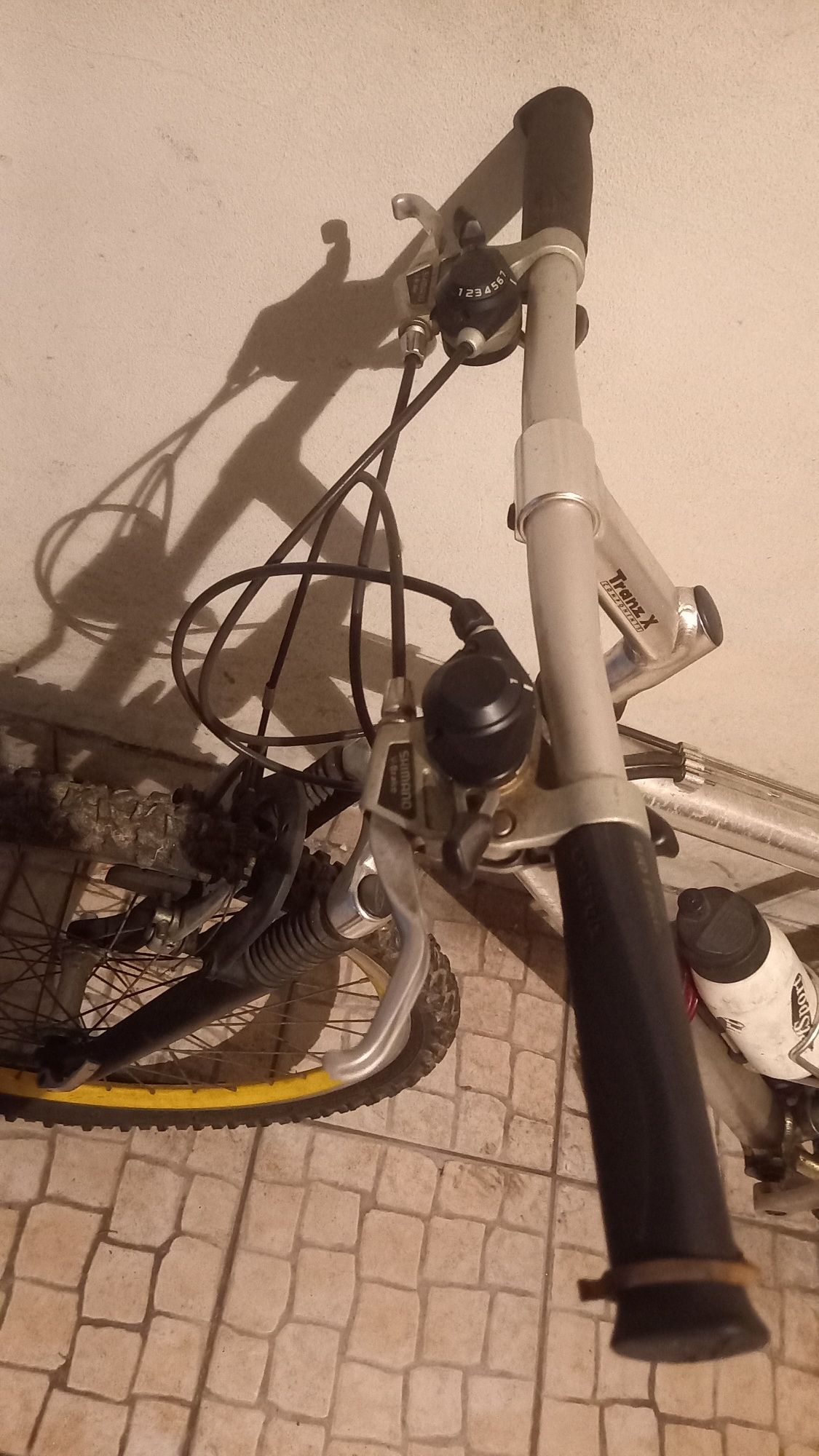 Bicicleta montanha para desocupar