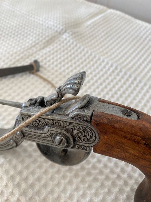 Arma decorativa - Besta