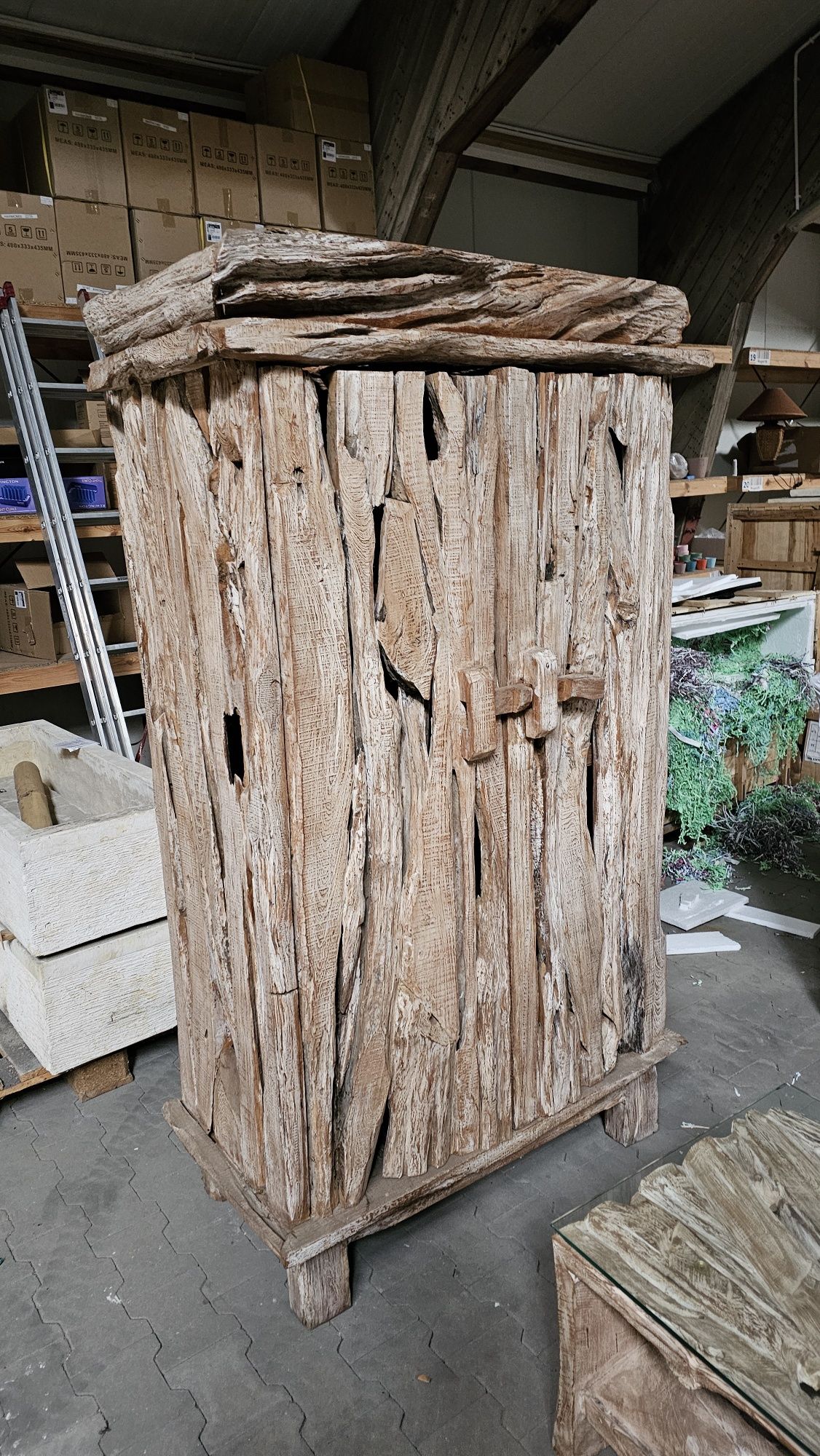 Drewnianą szafa art