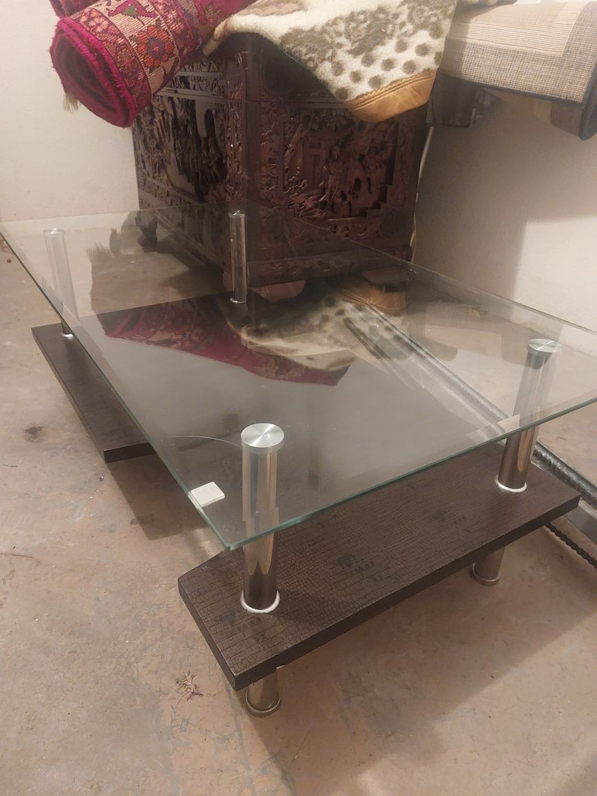 Mesa em vidro e madeira