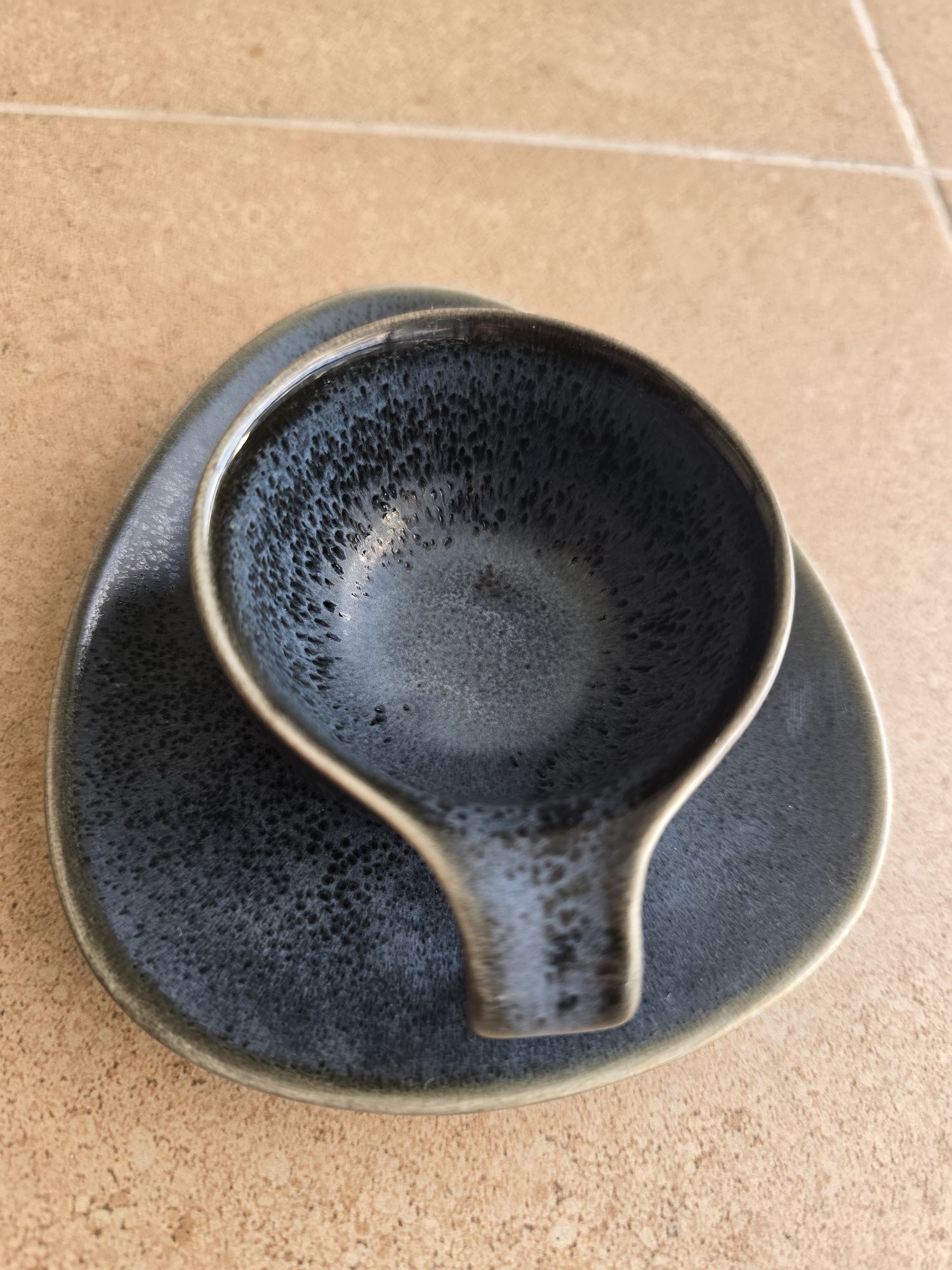 Zestaw porcelanowych filiżanek Duka