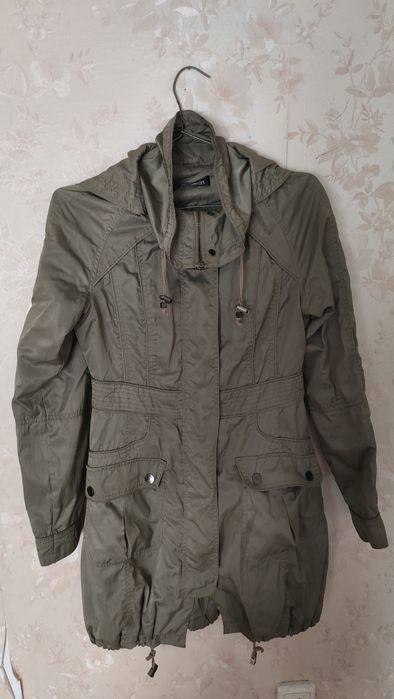 Продам жіночу вітрівку