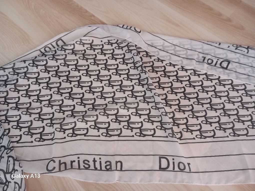 Christian Dior chusta damska cieniutka