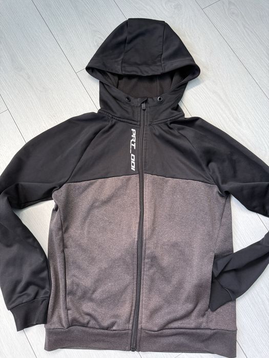 Спортивна кофта, мастерка