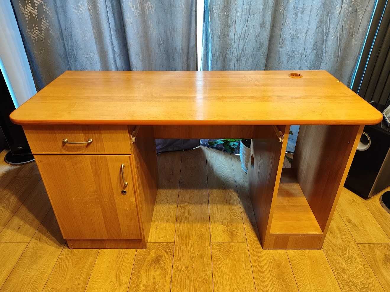 Biurko pod komputer w dobrym stanie wym. dł 140 / szer 60 / wys 78 cm