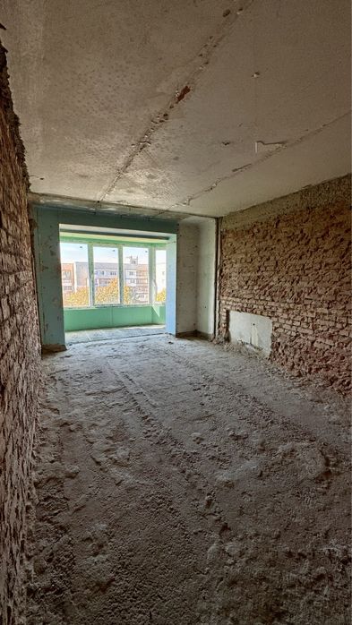 Продам 3-комнатную квартиру с кухней гостиной р-н 9 школа