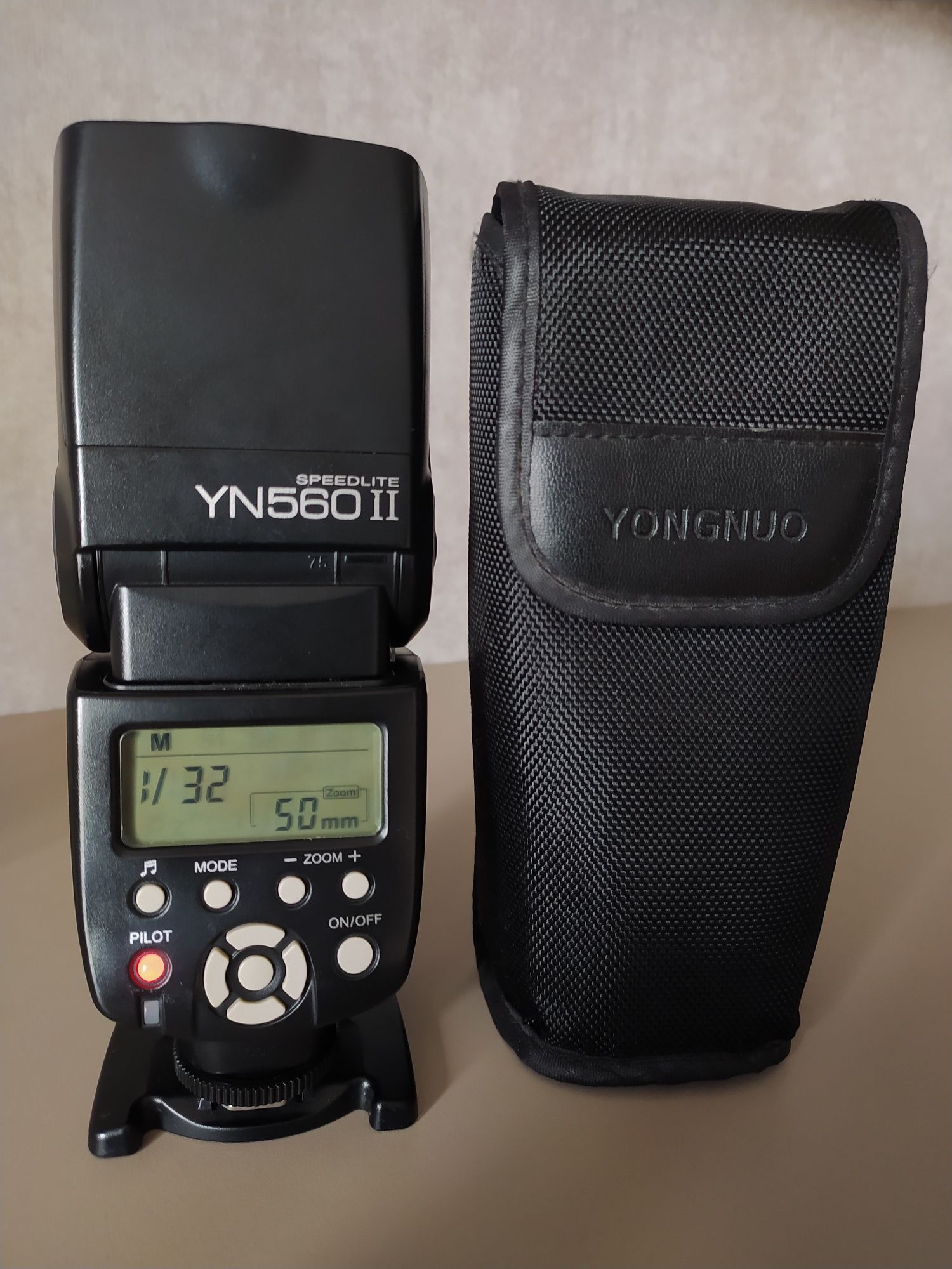 Фотоспалах Yongnuo Speedlite YN-560 II, штатив Velbon CX mini