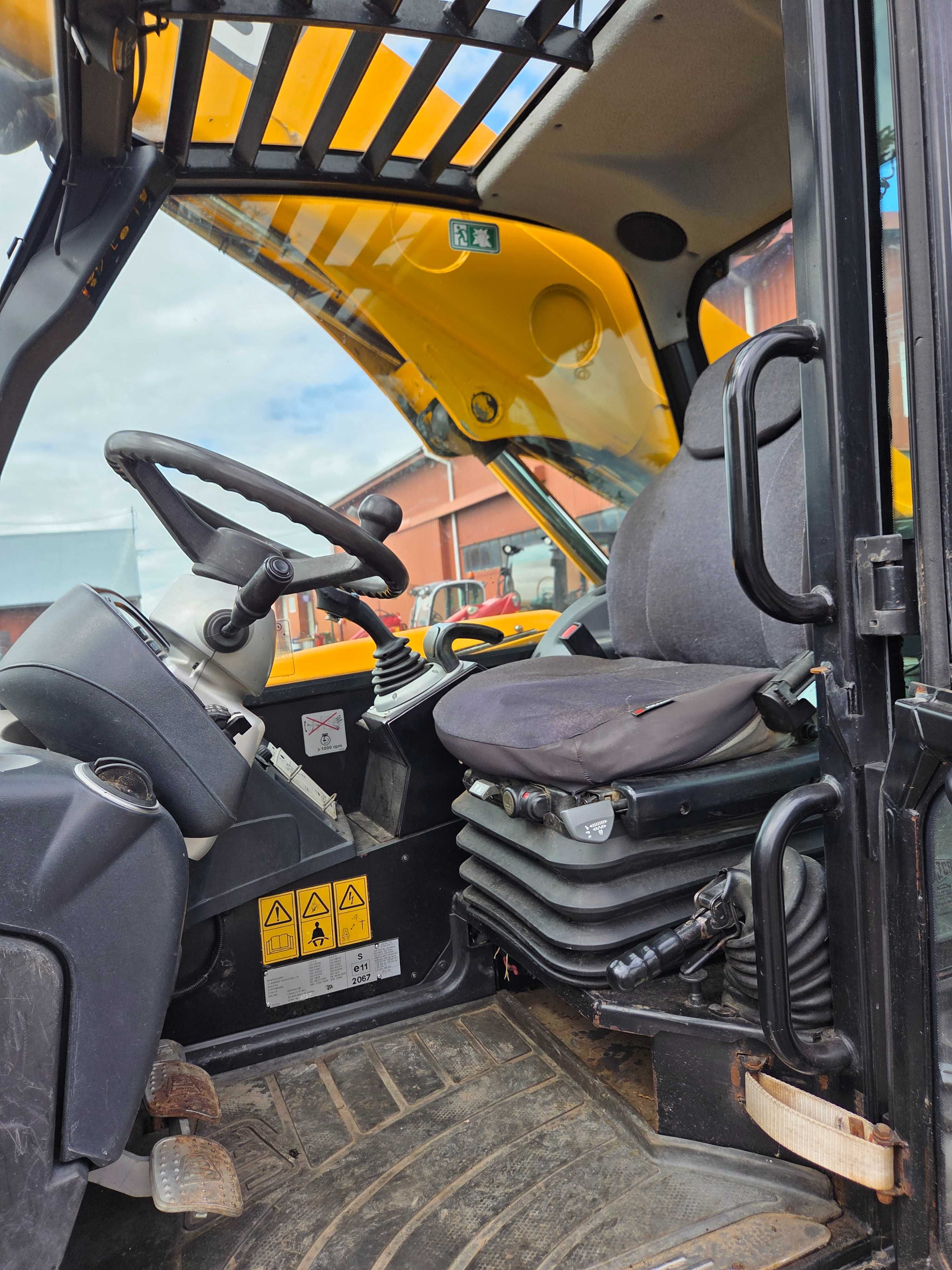 Import jcb 541.70 .531.70 brutto 
 2012.kredyt .transport 4 nowe opony