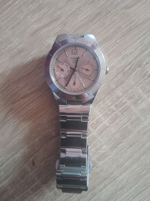 Продам годинник casio quartz 5420