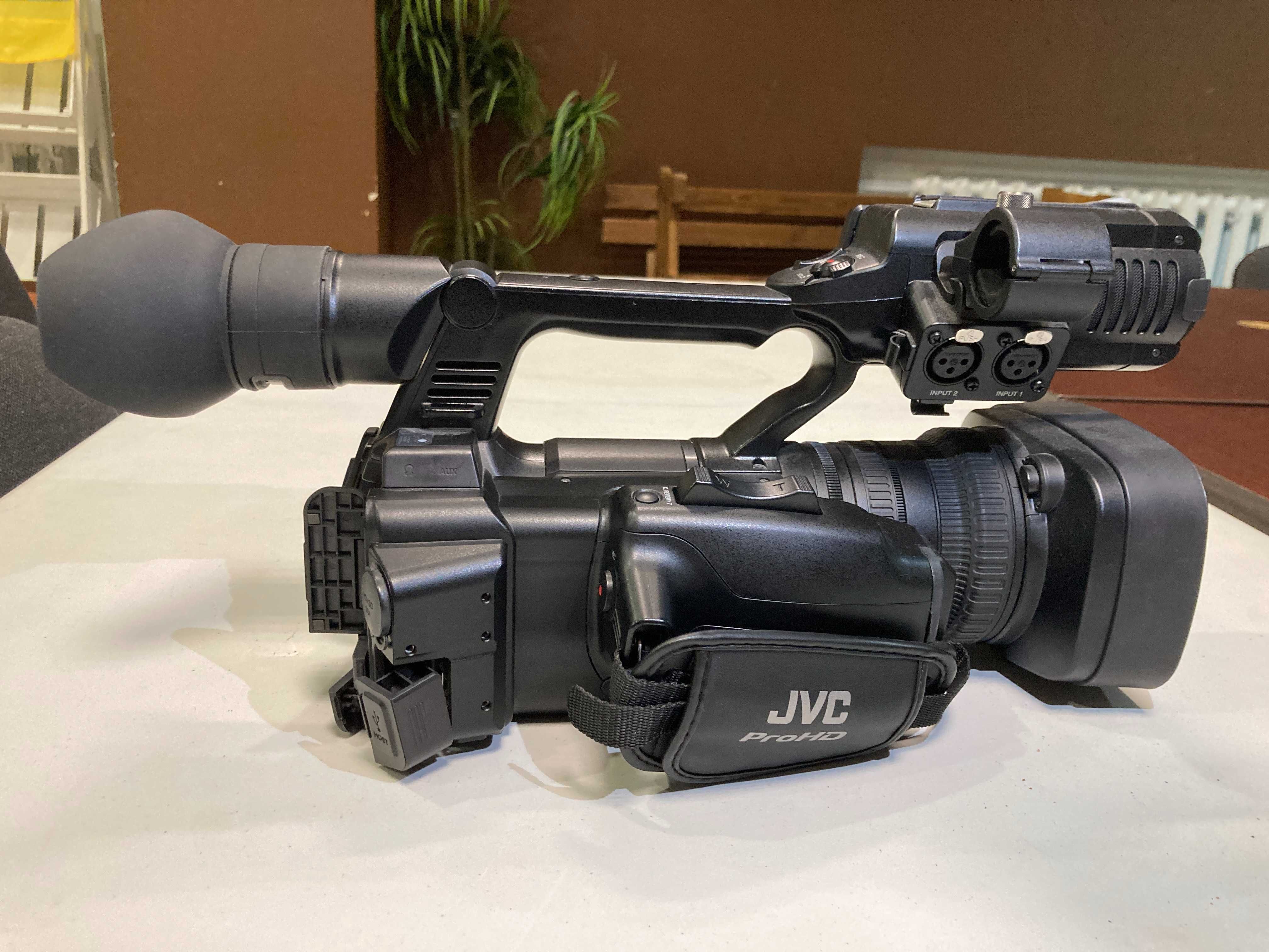 Відеокамера JVC GY-HM660RE