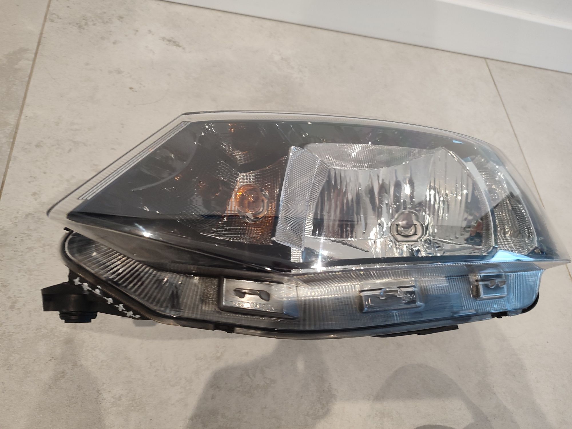 Lampa Reflektor Lewy Przód Skoda Fabia 3 III 16r Oryginał