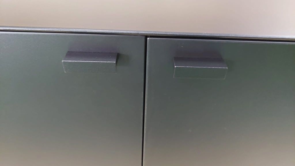 Armario metálico com portas abrir