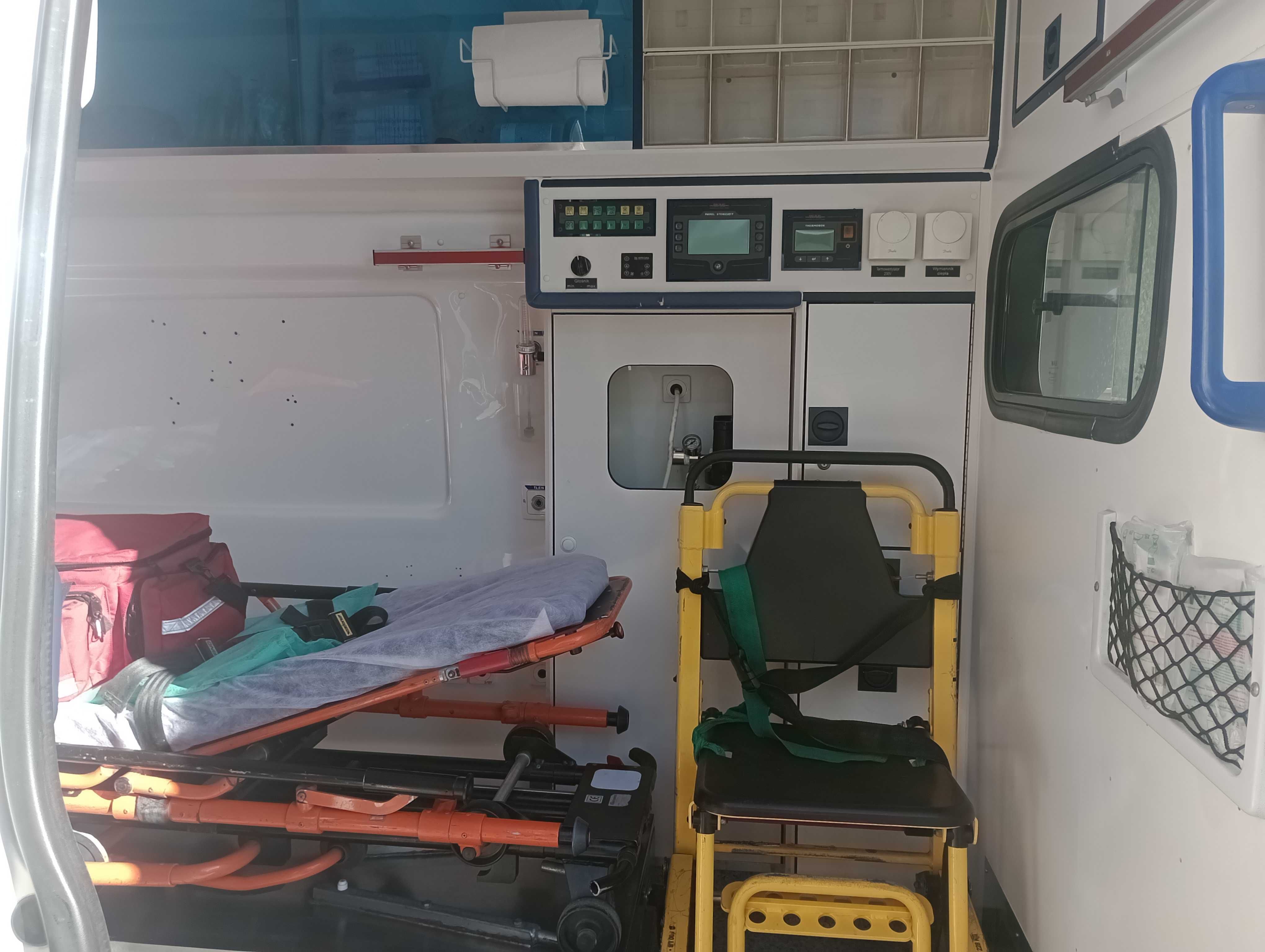 Ambulans VW Karetka, Sanitarny Volkswagen Transporter, Salon PL Kamper