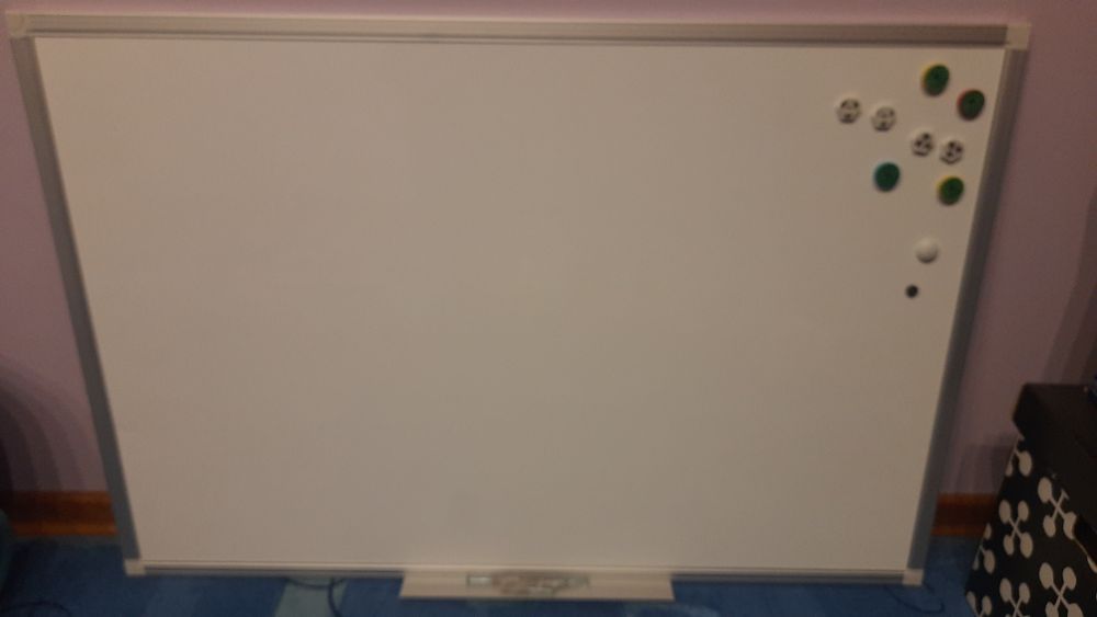 Tablica magnetyczna 90x60cm biała z magnesami