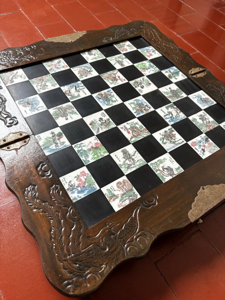 Tabuleiro de xadrez japonês em madeira