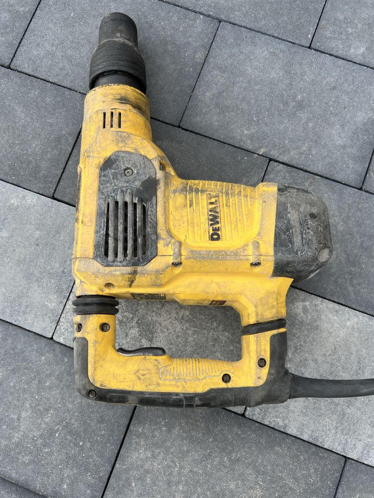 Młot wyburzeniowy dewalt