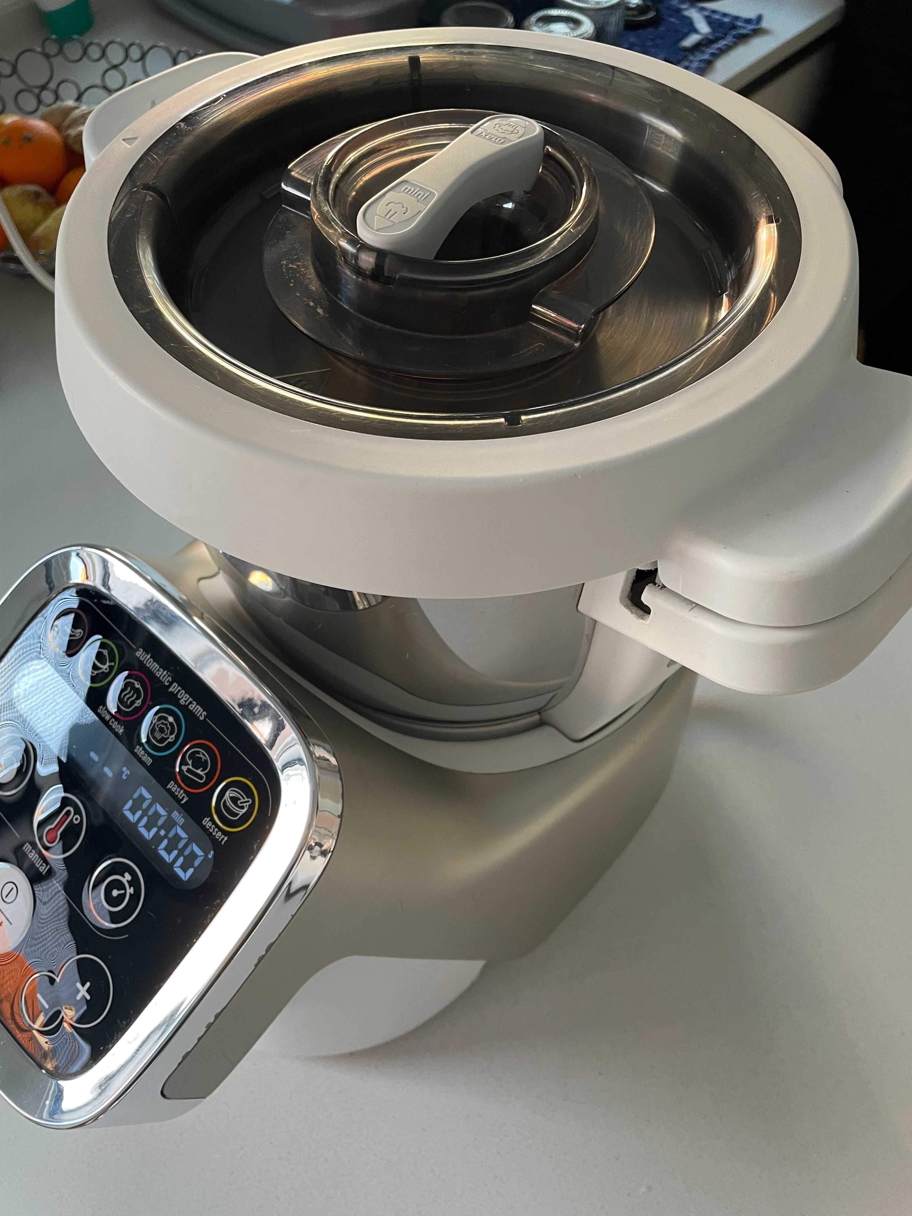 Robô de Cozinha Moulinex + Livro de Receitas (raramente usado)