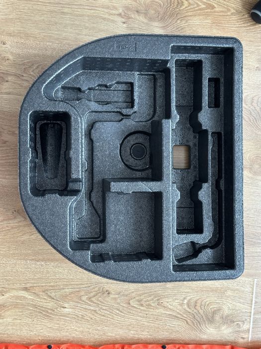 Pianka wklad do bagażnika toyota auris 2