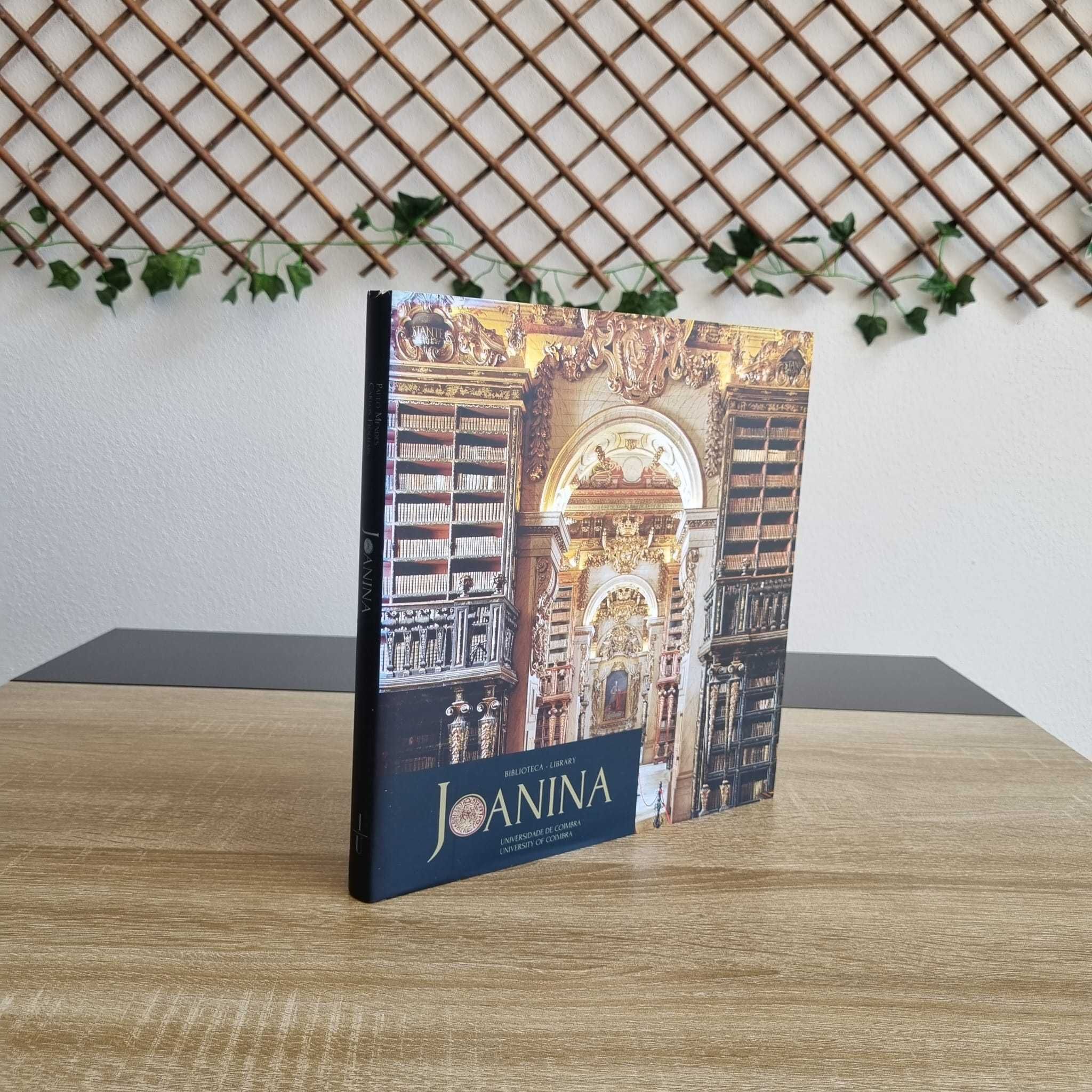 Biblioteca Joanina — Imprensa UC Bilingue, capa dura