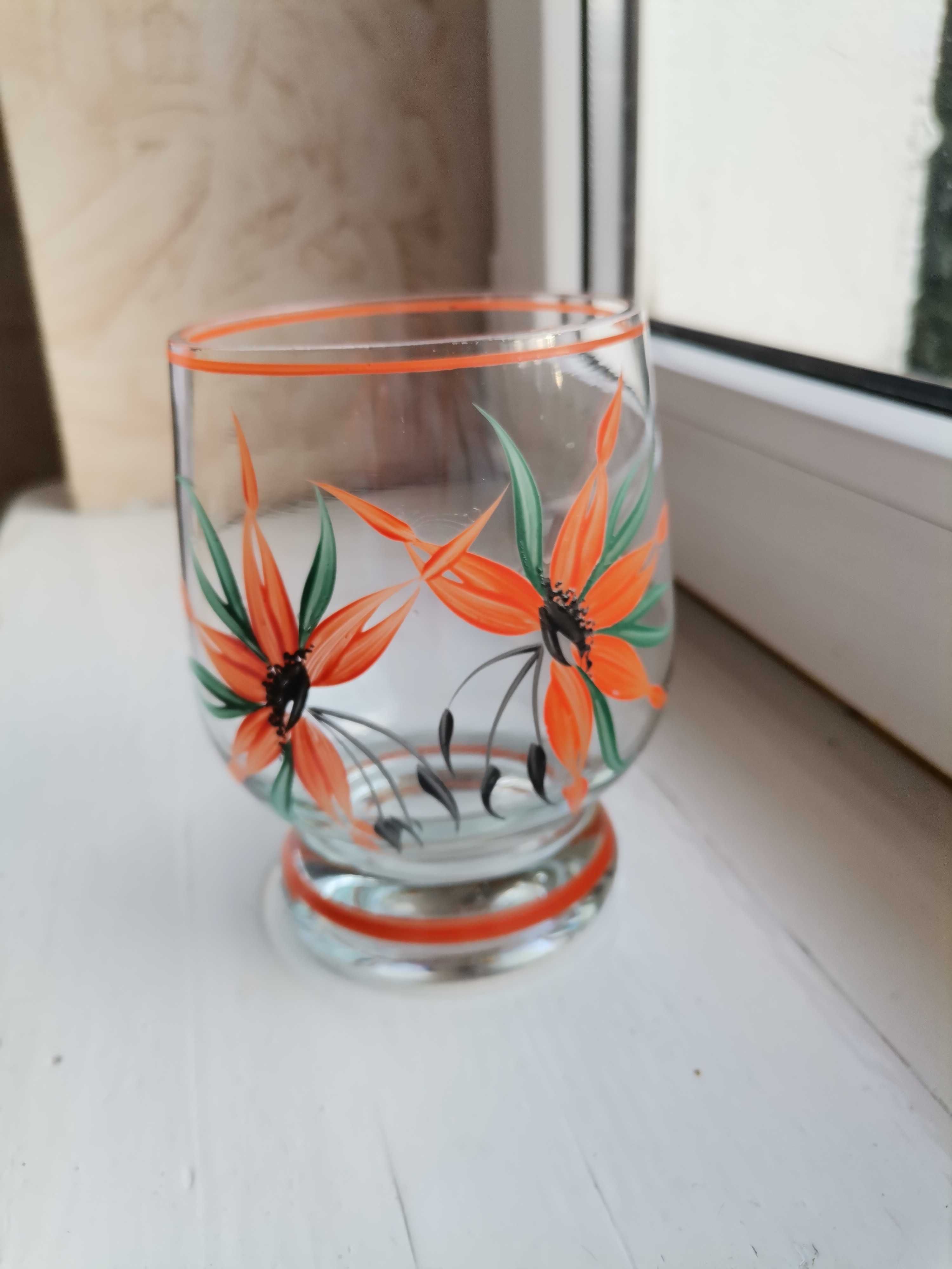 Szklany przezroczysty wazon