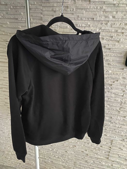 Mięsista bluza kangur z kapturem i napisami