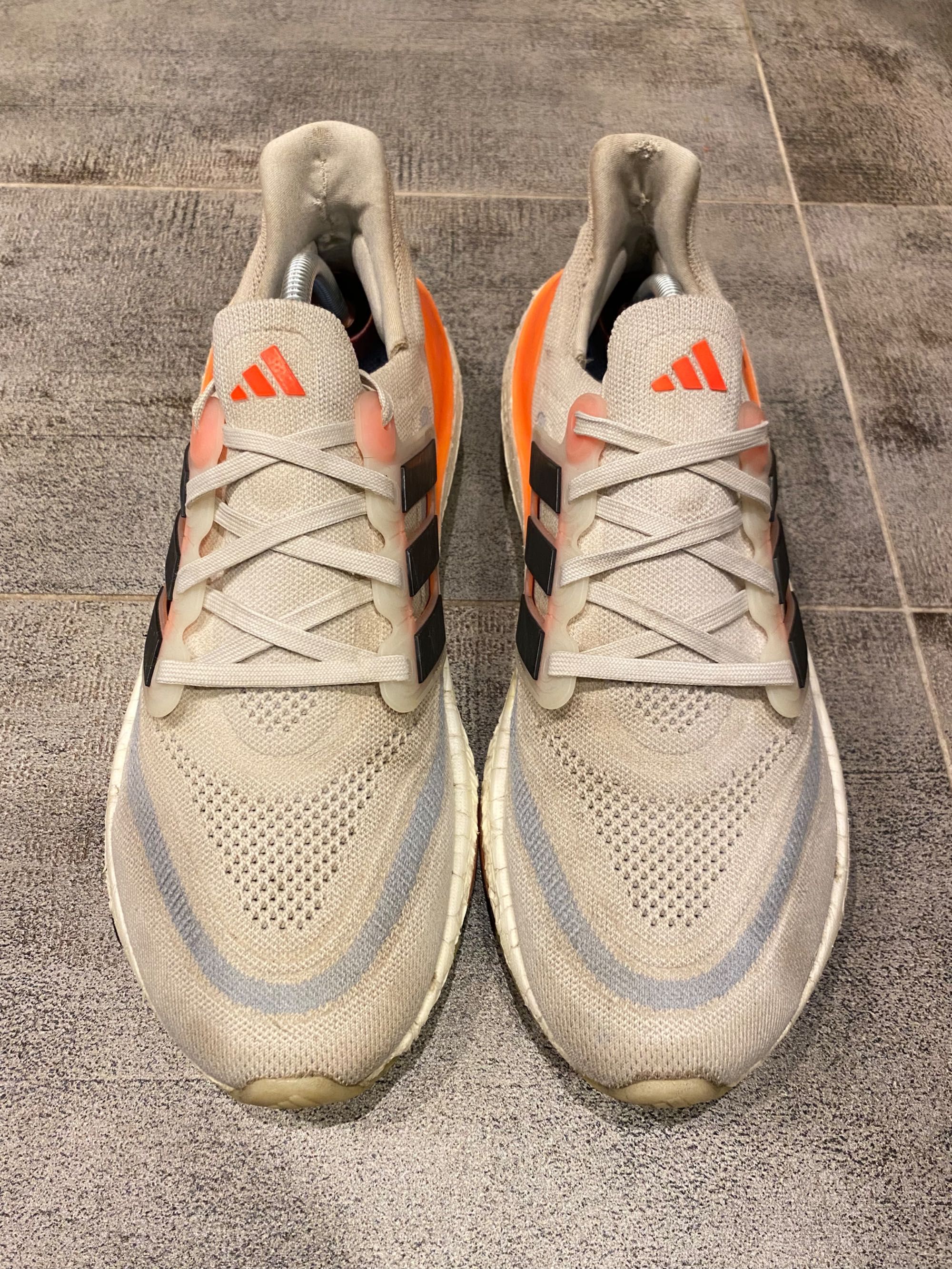 Adidasy 43 r 28 cm Light Boost buty sportowe do biegania Ultra białe