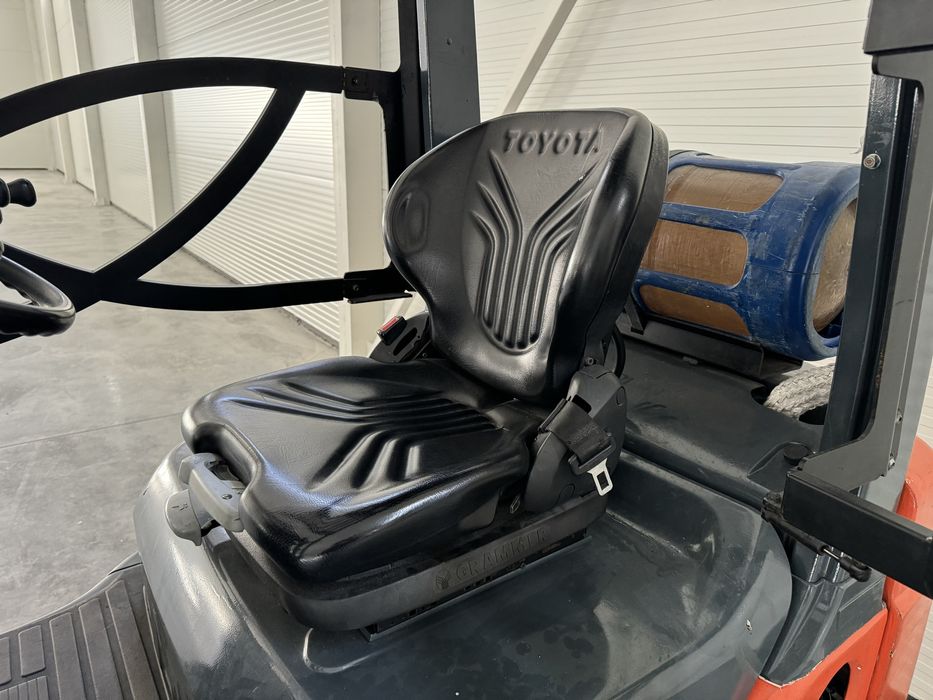 Продаж навантажувача TOYOTA 02-8FGF15, 2009 року в ідеальному стані!