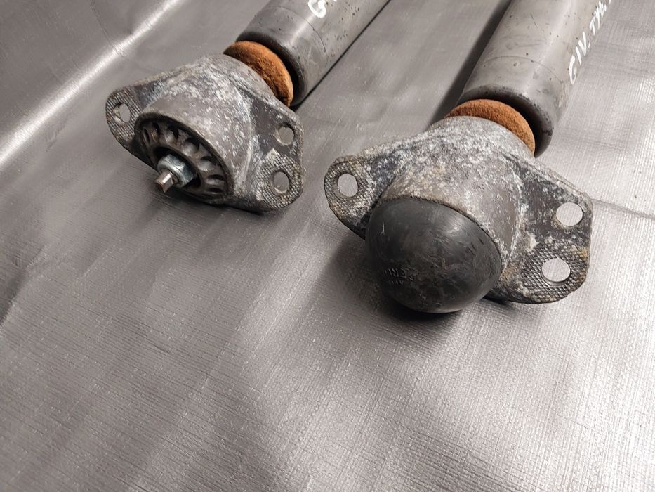 Stan BDB KOMPLET KOMBI VW Golf IV 4 Bora amortyzatorów tył tylnych