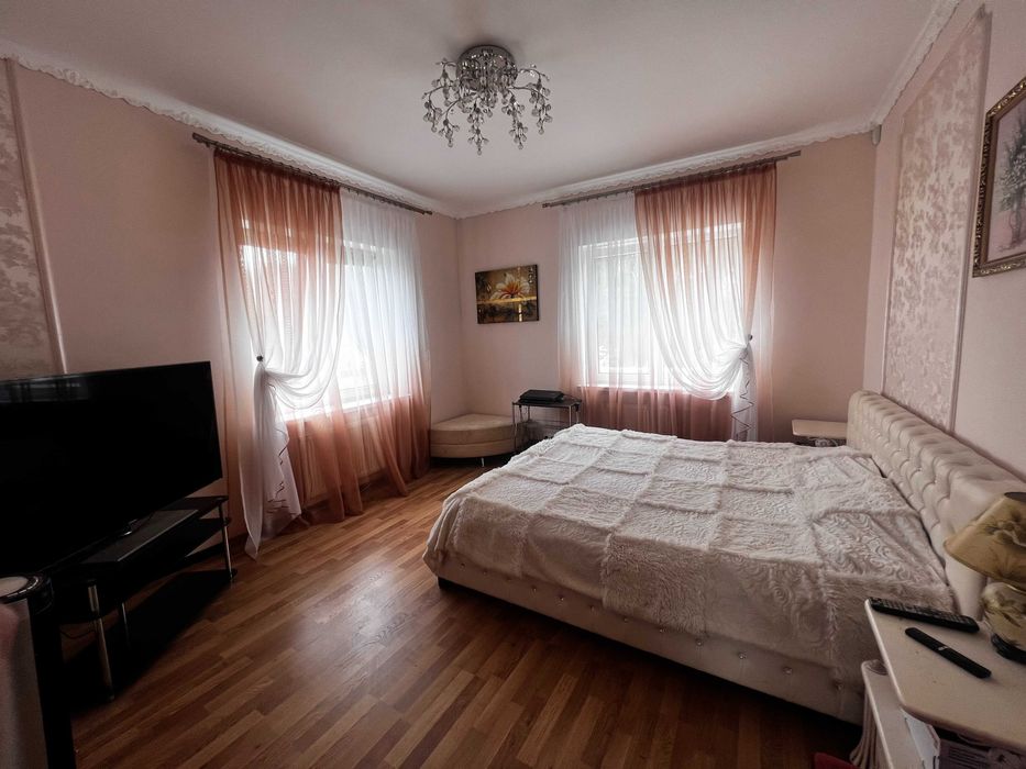 Будинок в м Березань, площа 220 м2, ремонт, ставок, баня, ліс