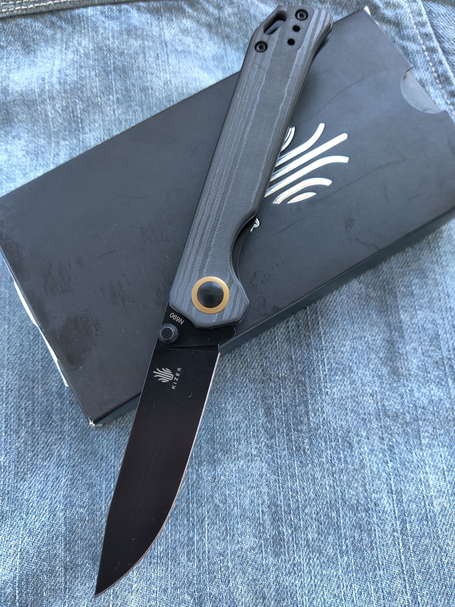 Нож новый Kizer Carbon Fiber Black Steel