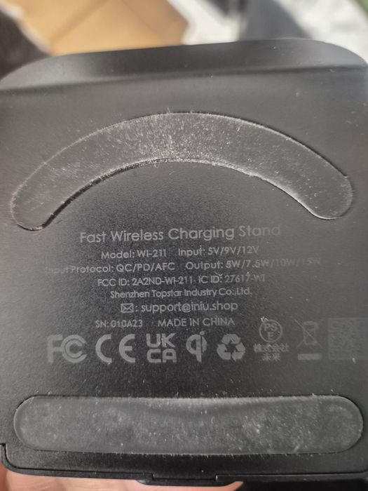 Iniu szybka ładowarka indukcyjna.