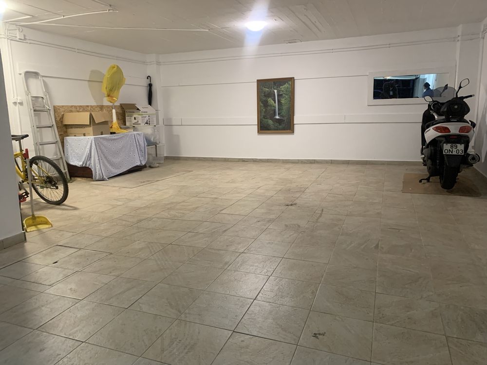 Garagem Partilhada ( Arrenda-se) • Tapada das Mercês