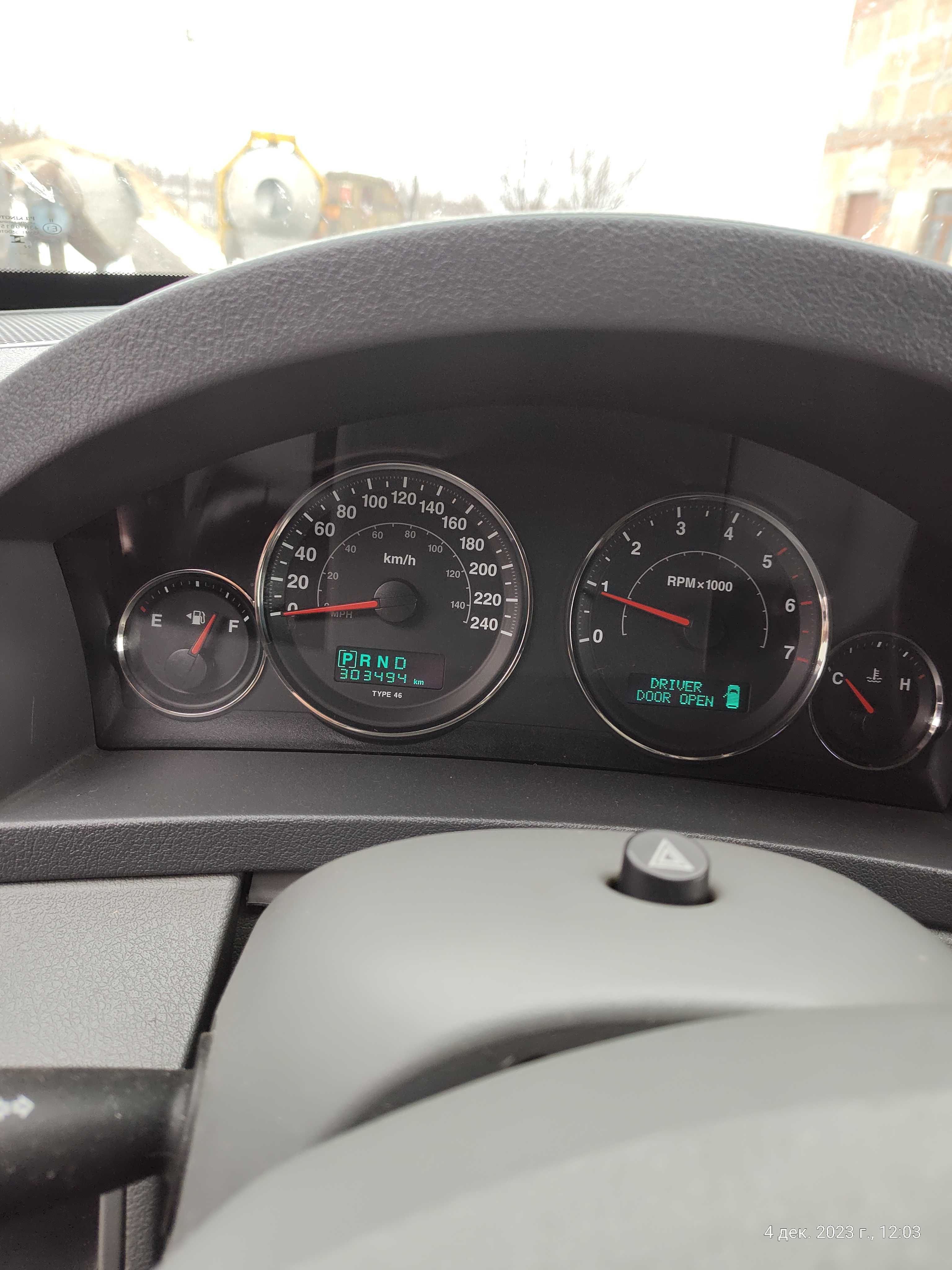 автомобіль Jeep Grand Cherokee