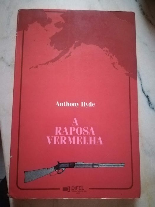 Vendo Vários Livros