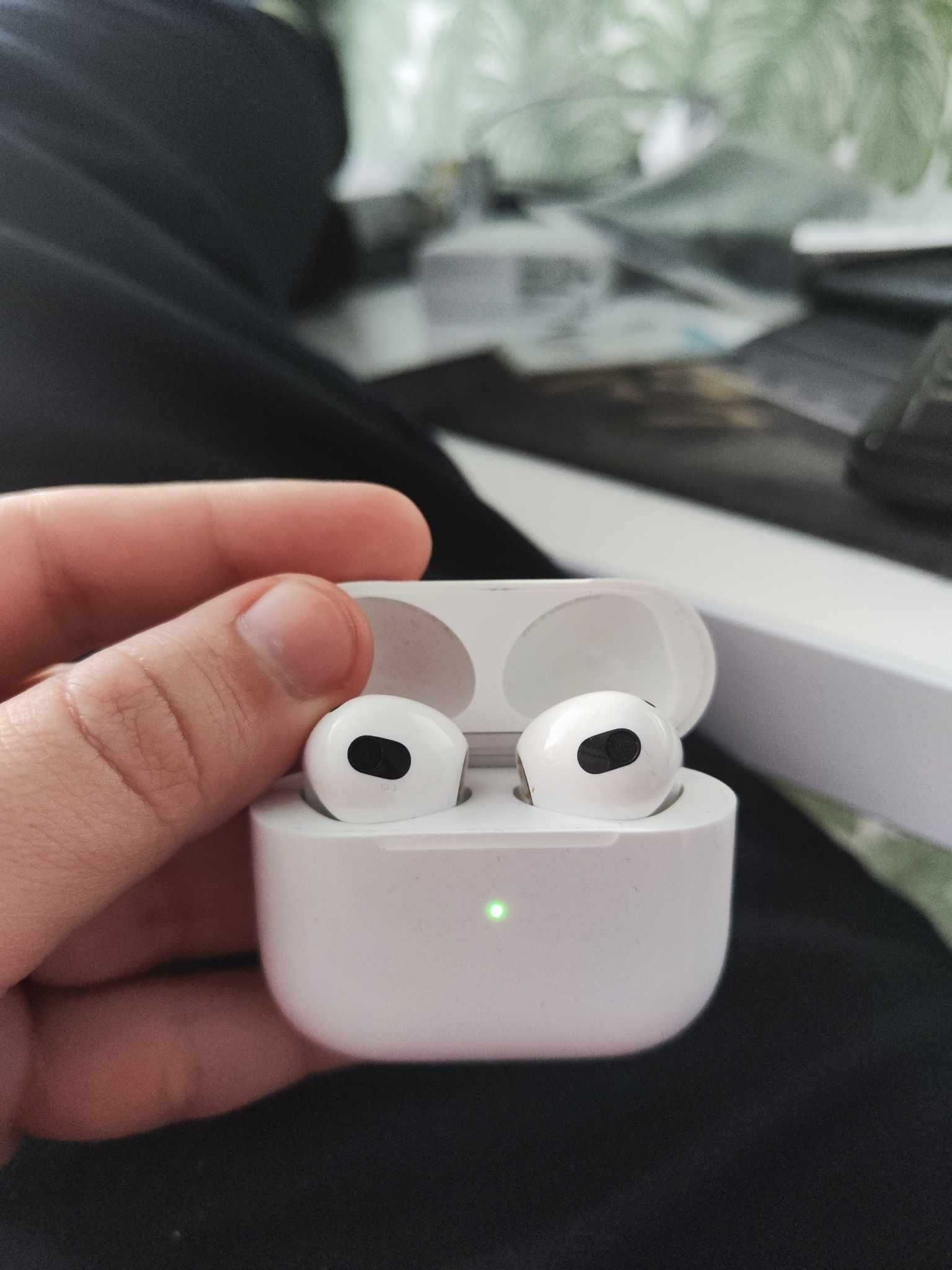 Słuchawki Apple AirPods 3-generacji (Lightning)