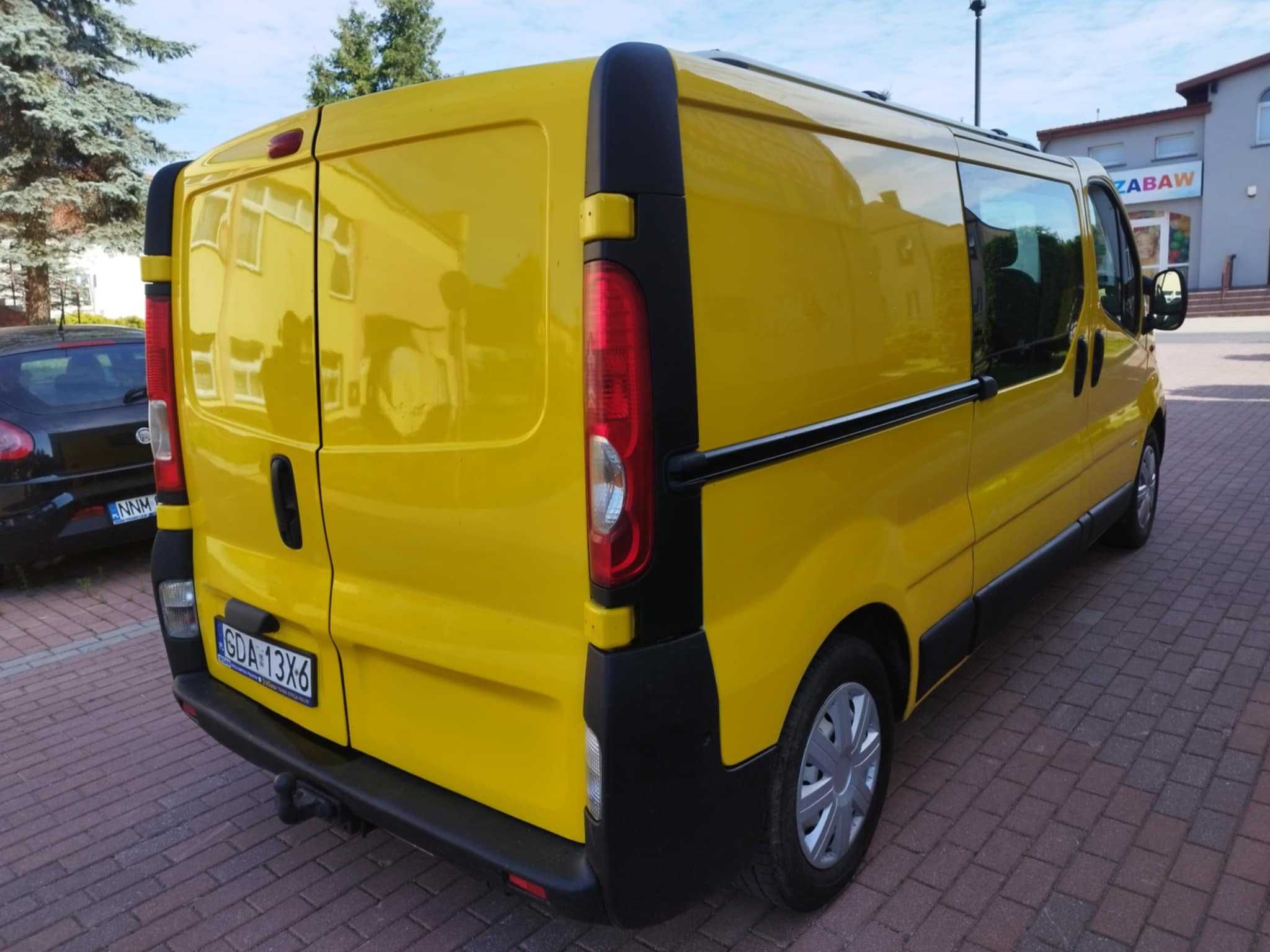 Opel Vivaro 1.9  6 osobowy zadbany
