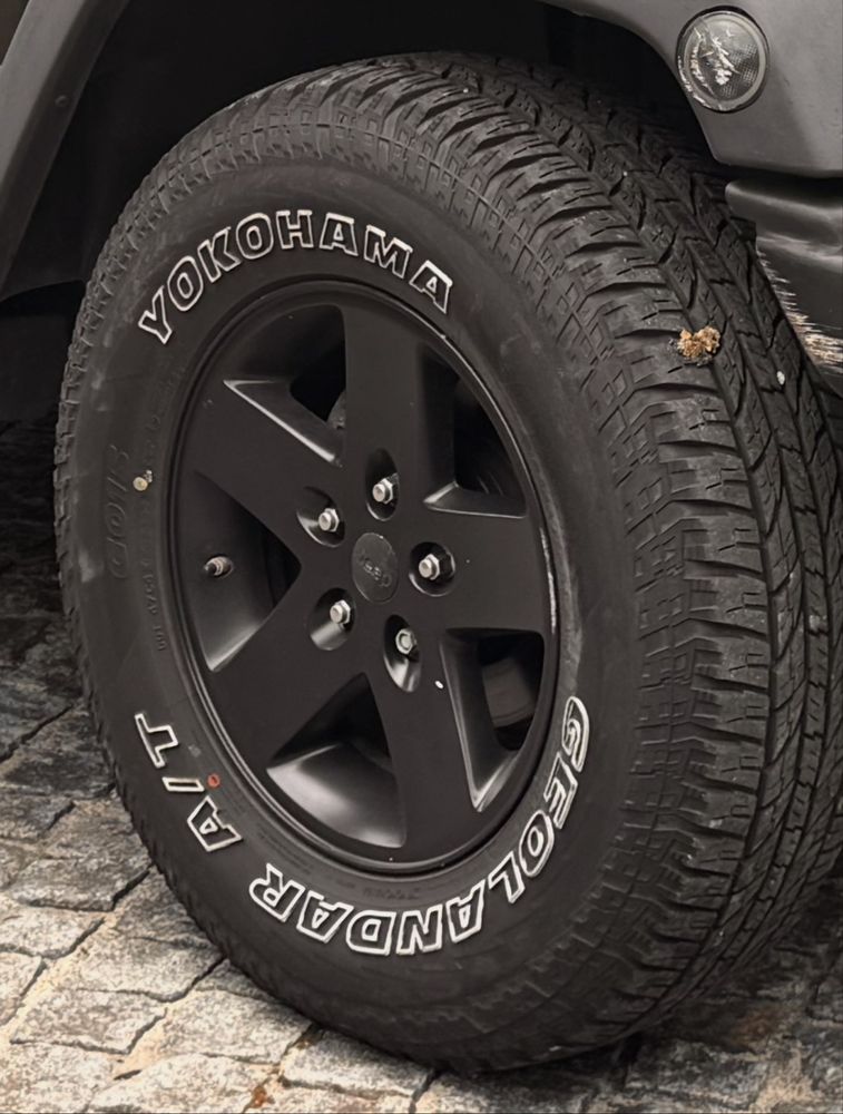 •Jeep wrangler!! Jantes originais e pneus (comonovos)