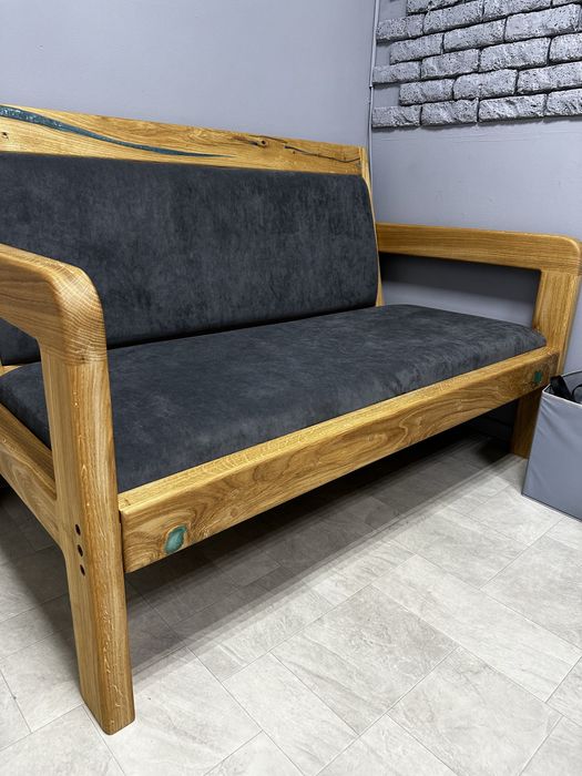 Продам диван з натурального дуба з вкрапленням епоксидної смоли