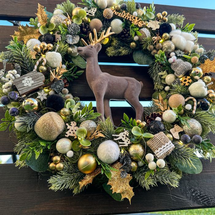 Ręcznie robiony wianek świąteczny na drzwi 44 cm z lampkami LED112515