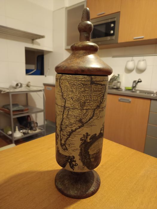 Peça decorativa em cerâmica